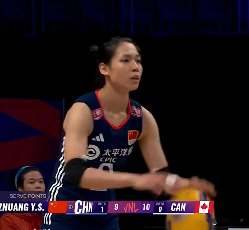 【庄宇珊六连发-陈厚羽三连扣，中国女排2-0大比分领先】
第二局比赛，开局中国队