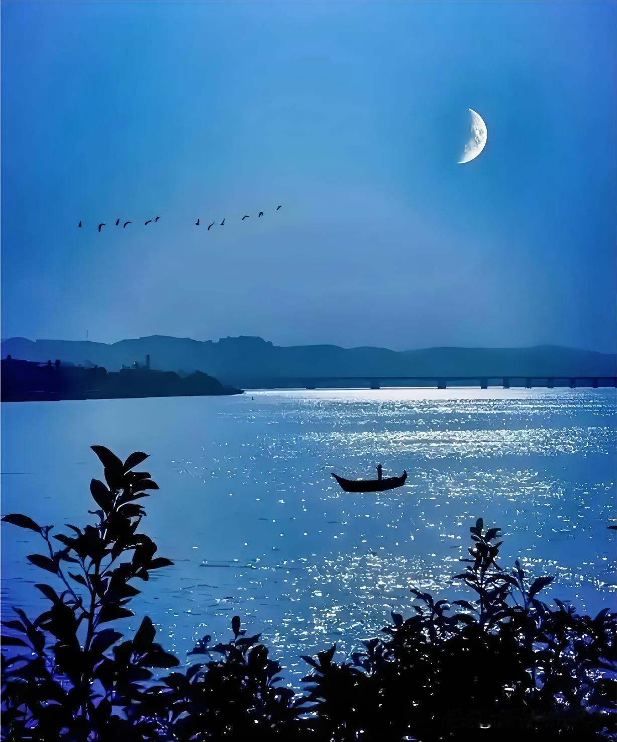 下联：江月弯弯忆旧年
上联：有请雅士[玫瑰][玫瑰][玫瑰]