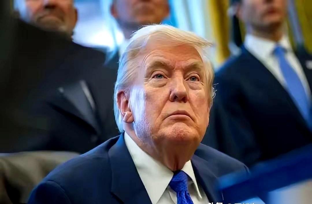 美国人一句话，以色列的轰炸机就熄了火，伊朗也点了头。
但条件狠得像最后通牒：必须