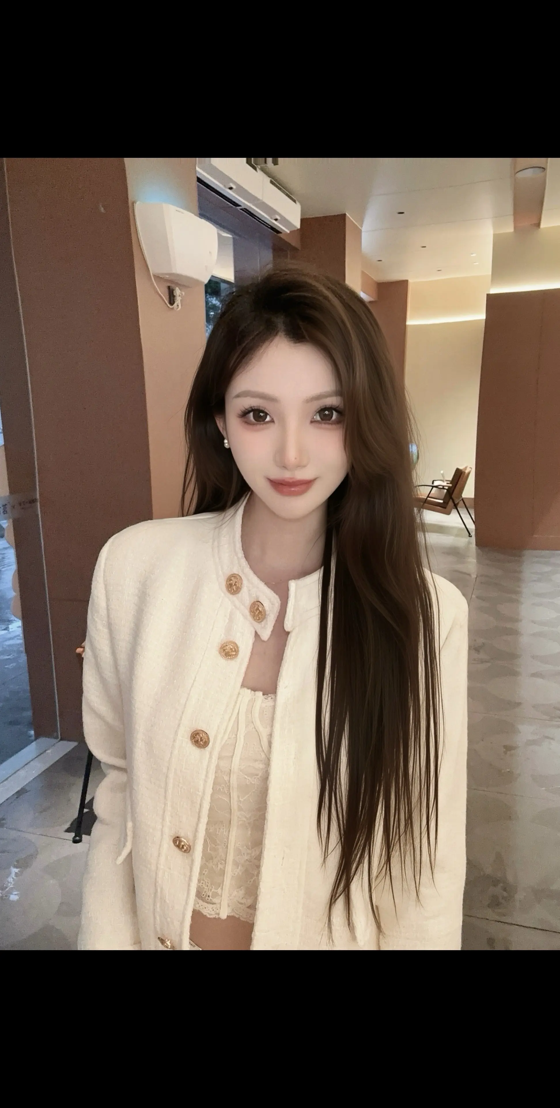 她们都迷人，我不一样 我不理人