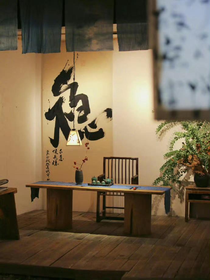 男女之间的“潜规则”：1.男人要经得住诱惑，女人要耐得住寂寞。2.不轻易借钱给别