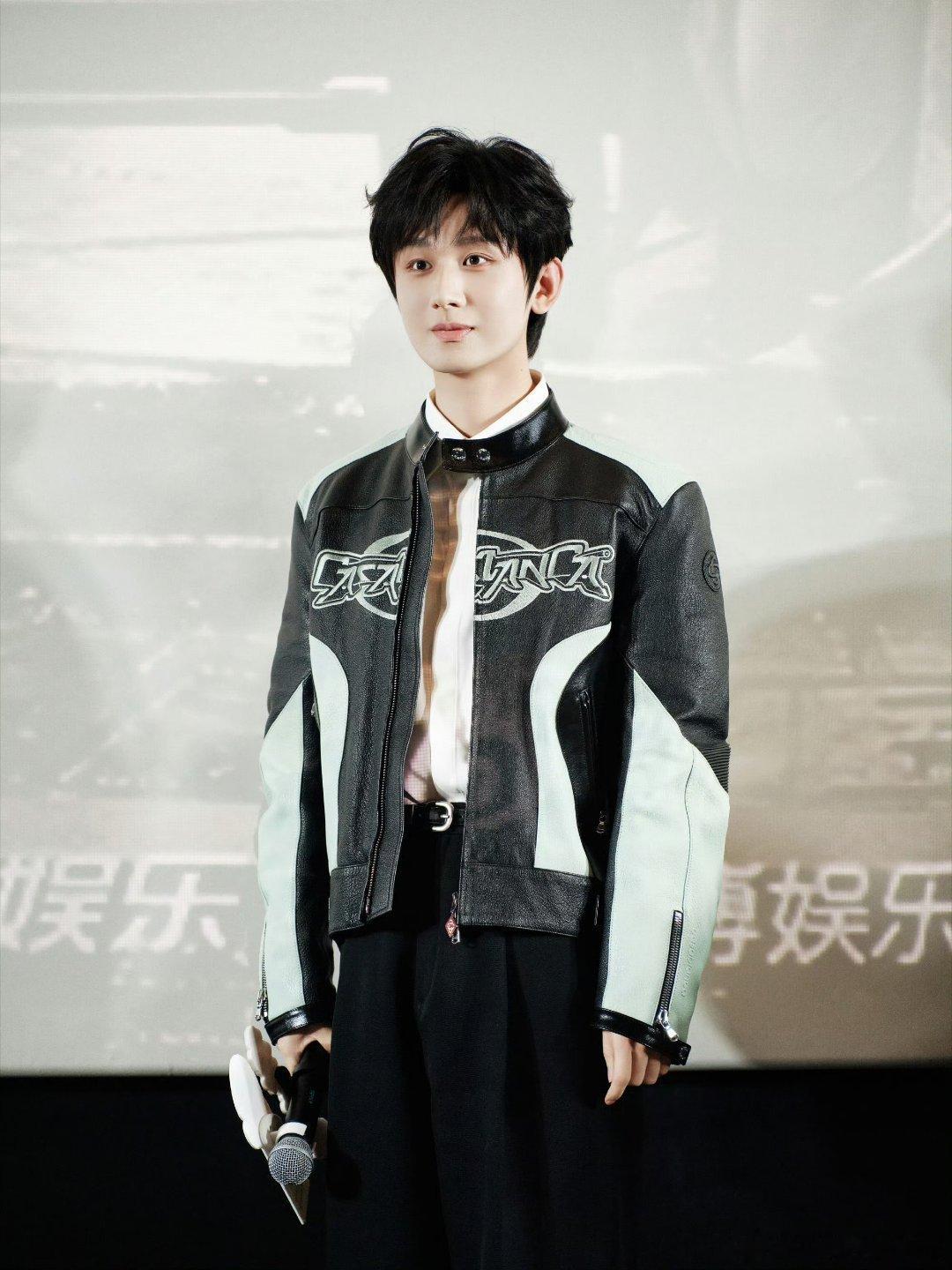 成毅卢云cy成毅成毅，站在光下总是会有阴影，但是我们都相信你一定能突破阴影限制，