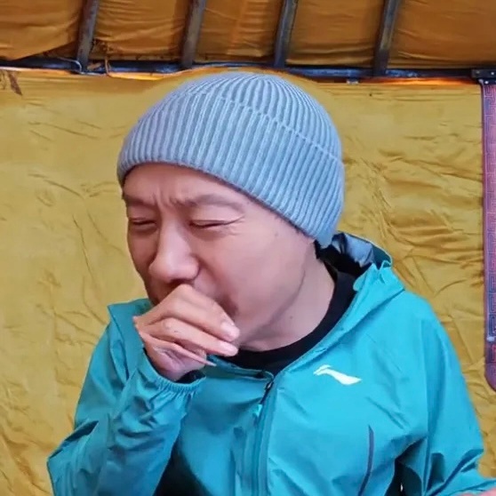 雷军吃冻梨被冻出表情包 笑死，你们还有其他表情包吗[笑cry] 