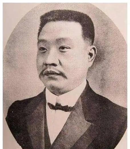 1922年，谭延闿婉拒了孙中山的好意，拒绝迎娶宋美龄为继室，之后又把黄埔军校校长
