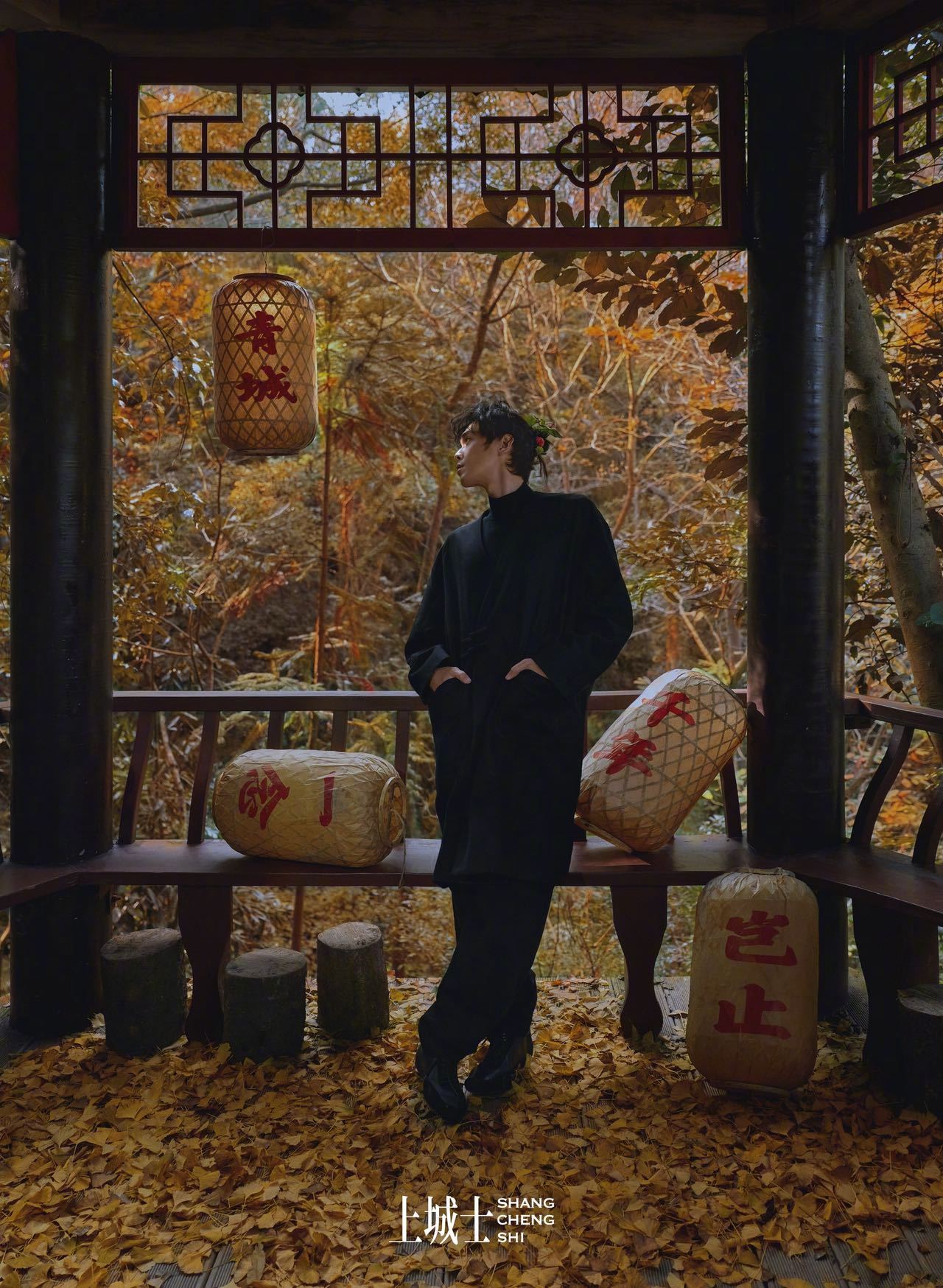 张若昀梳了丸子头 救命！这江湖气直接焊在身上了！《上城士》杂志帅疯了！把随性丸子