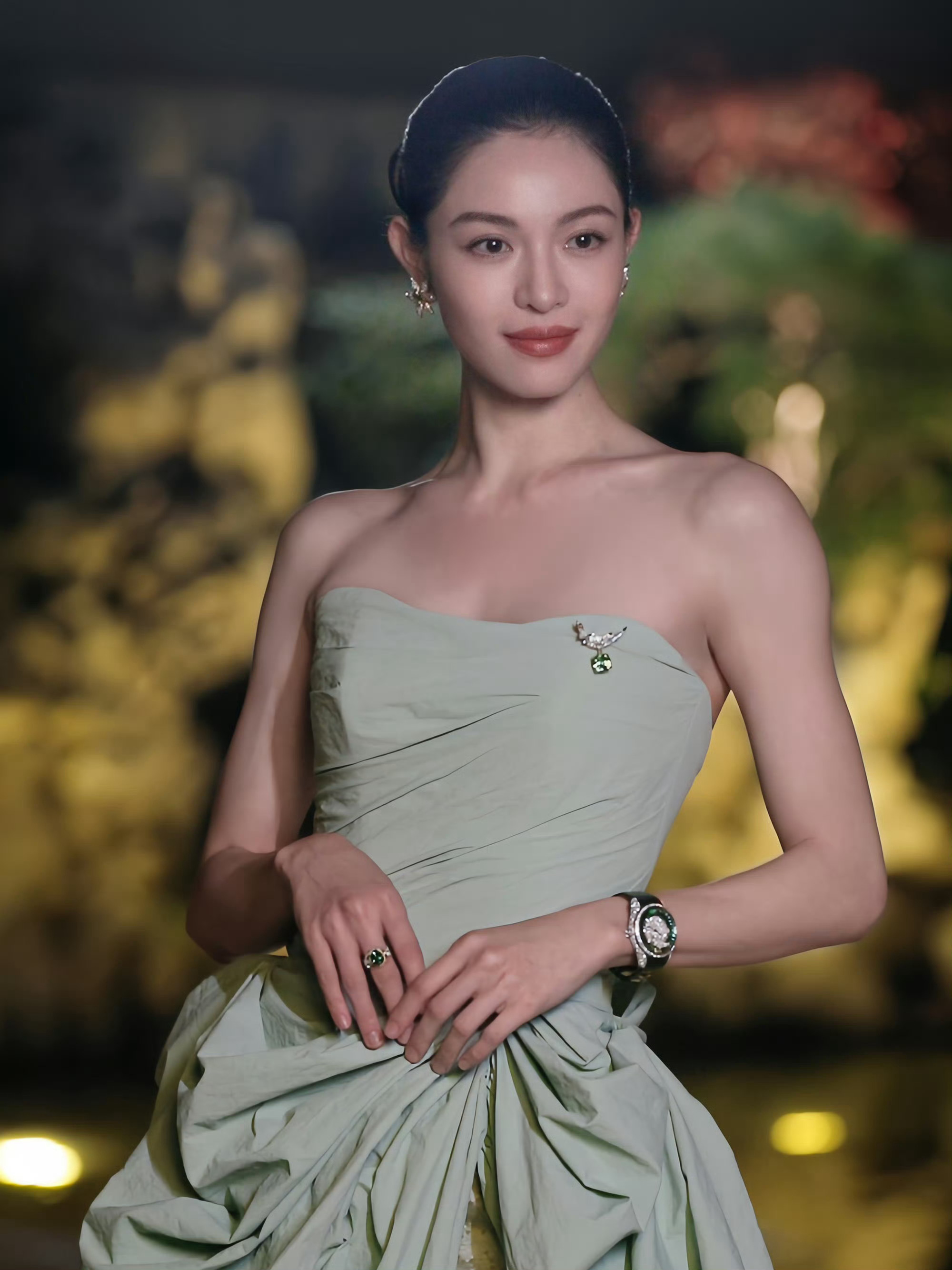 Tiffany晚宴打光很好看，显人很温柔 