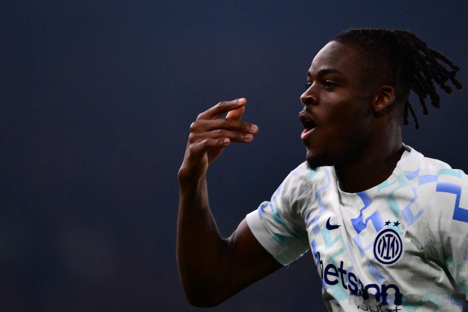 没有机会就自己创造机会😎  cr：国际米兰足球俱乐部 