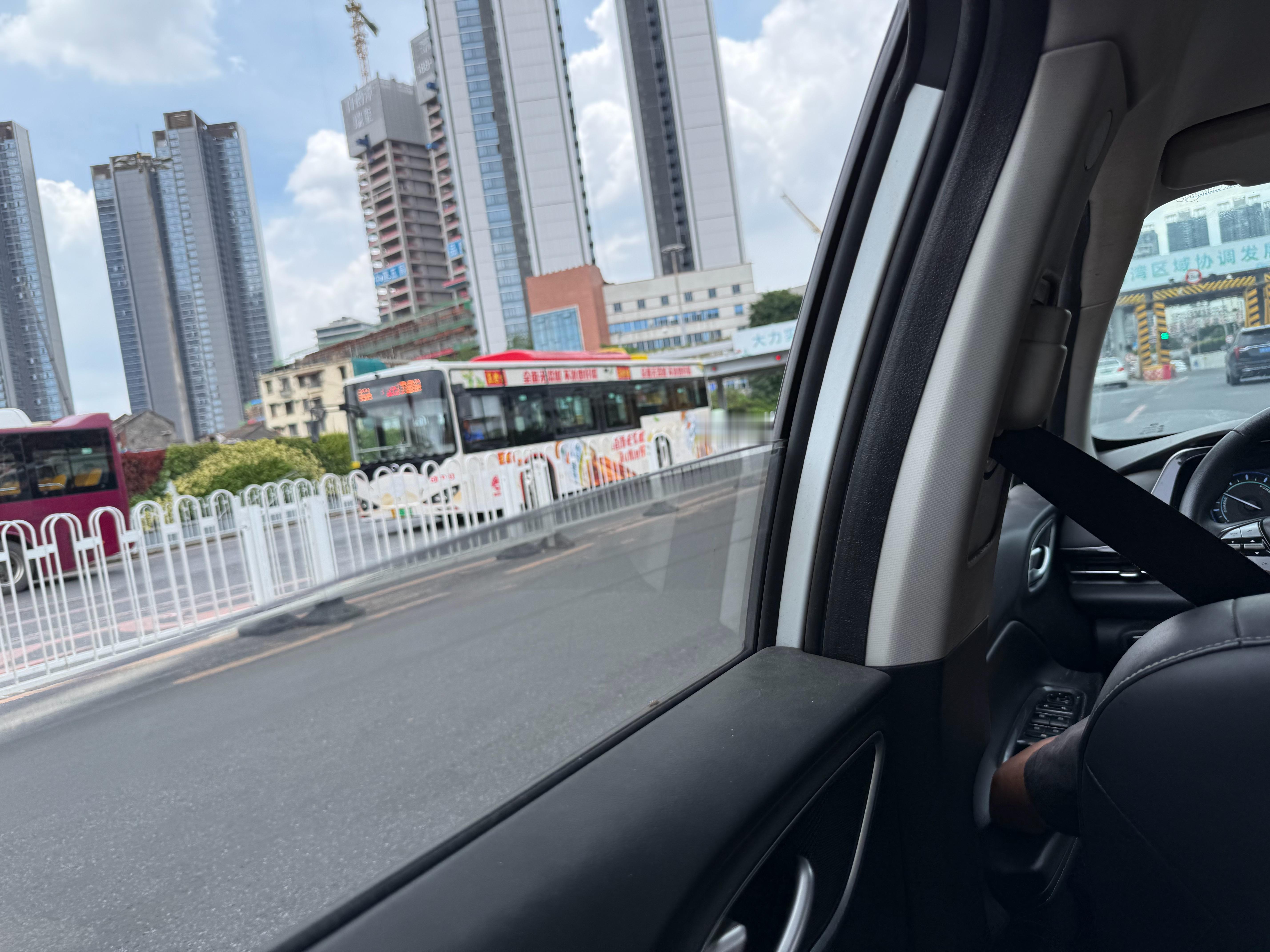 打到的滴滴快车，空调吹的是热风，，，🌞 ​​​