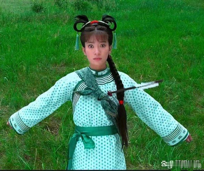 新版还珠格格，李晟演中箭的这一幕也太搞笑了吧，还有这米老鼠的发型看着就出戏。 ​