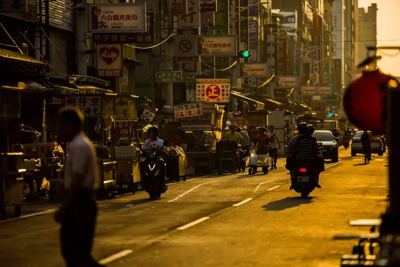 台湾的天然气危机正从经济领域向民生层面传导，中南部基层家庭受冲击最大，普通上班族