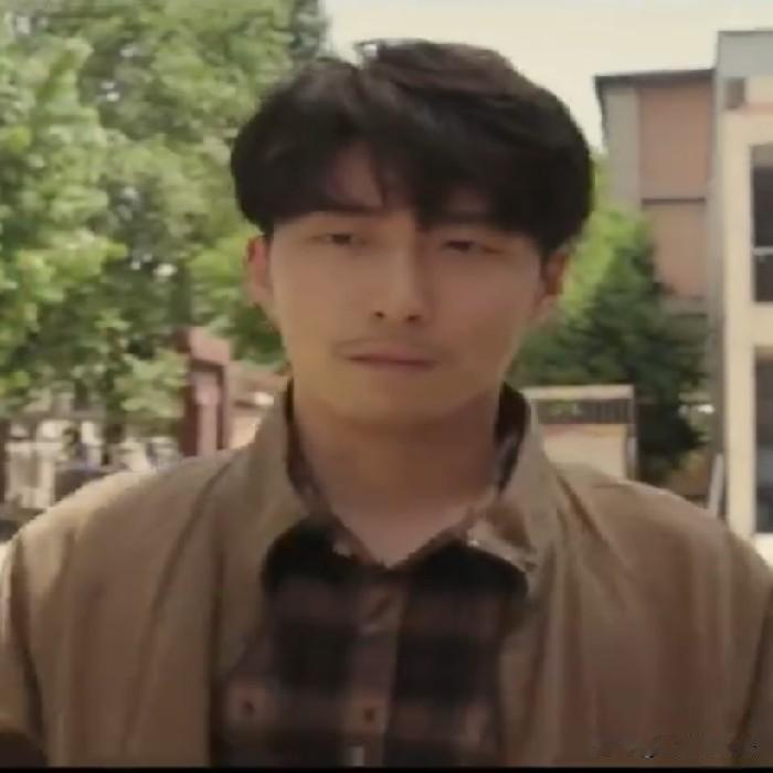 刘红兵衰了，究竟是命运日弄了那个阳光帅气的男孩？还是爱情？

封潇潇颓废了，究竟