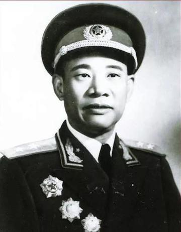 抗战中，八路军廖容标到泰山看日出，山下突然出现一伙人，原以为是老乡，快相遇时才发