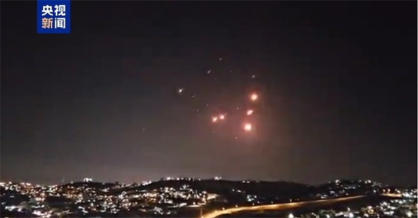 【#伊朗导弹袭击以色列致4死#】当地时间6月15日，以色列卫生部门发表声明称，伊