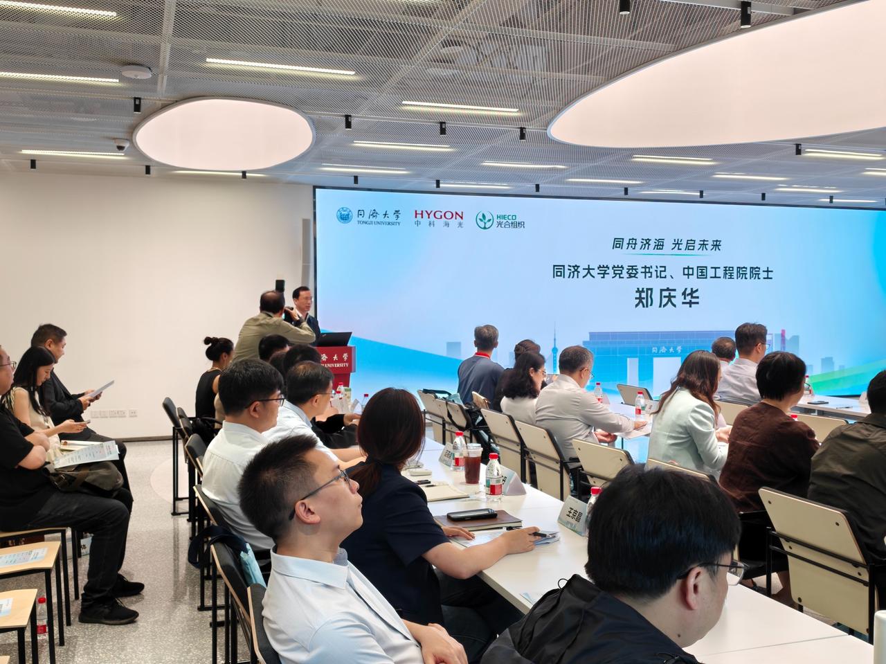 教育部表扬同济千卡集群，国产DCU玩大了！
“这次合作既是顶级高校在‘人工智能+