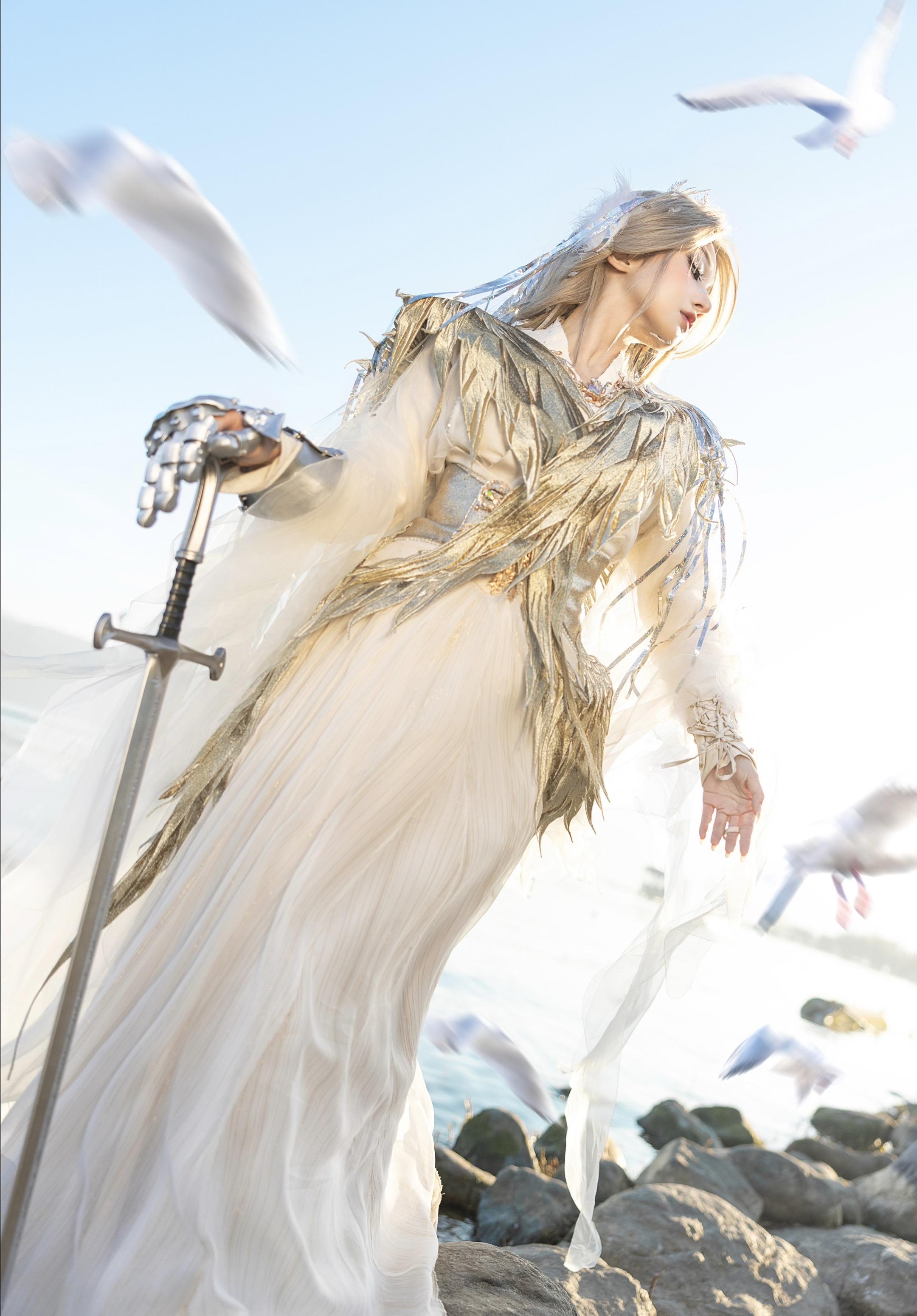 ‘请宿主做好准备’这次身份是战神Valkyries.她不再等王子来拯救...