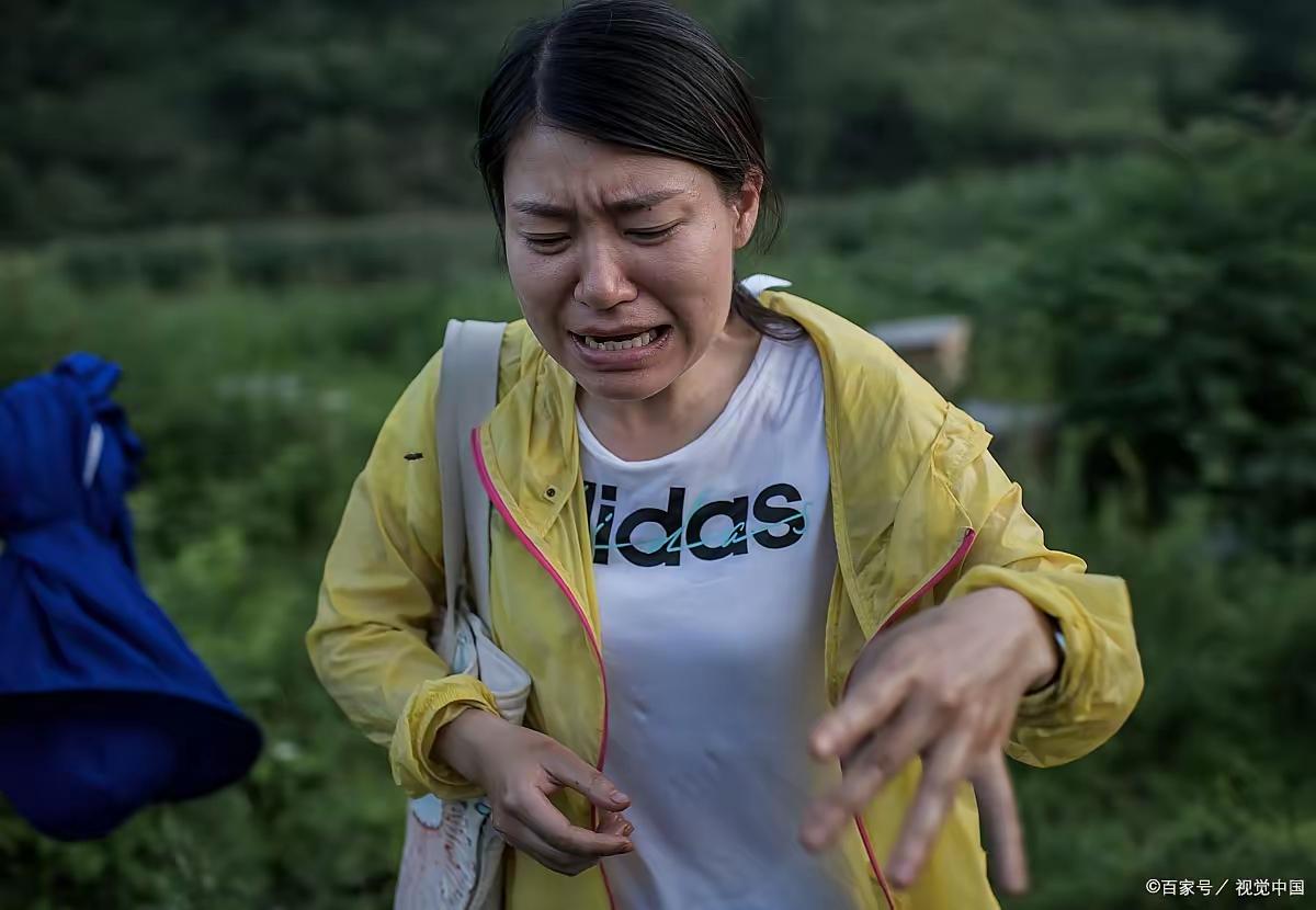 2018年，杭州一个21岁的外卖小哥叶阳辉送餐时，推开客户计女士家的门，心里咯噔