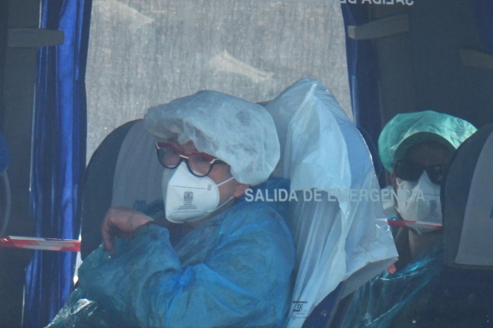 【一名被疏散的乘客汉坦病毒检测呈阳性，另一名乘客在返程航班上出现症状】 （美联社