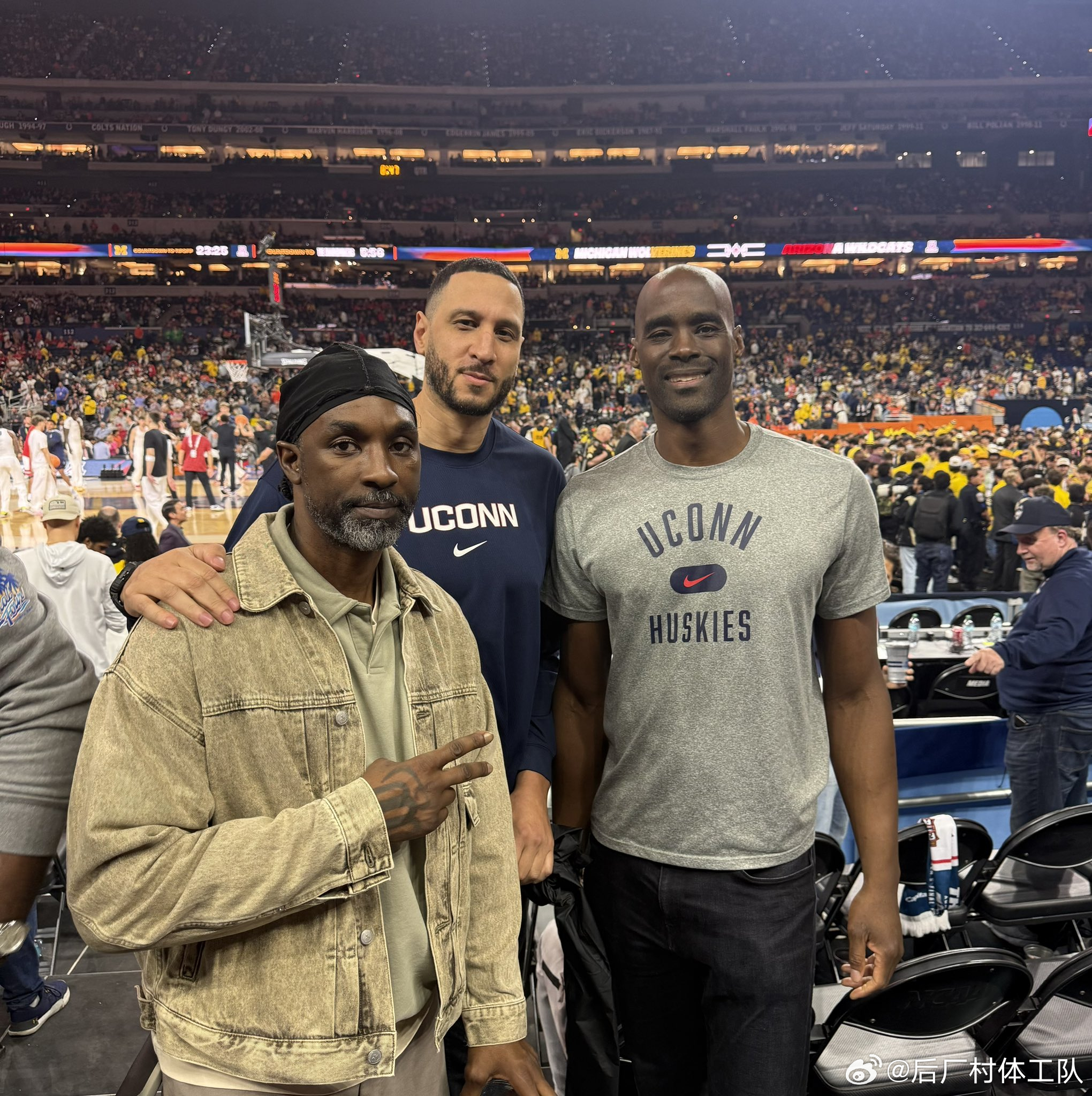 NCAA疯狂三月 本-戈登、约什-布恩、埃梅卡-奥卡福今天现场观战康大的比赛，一