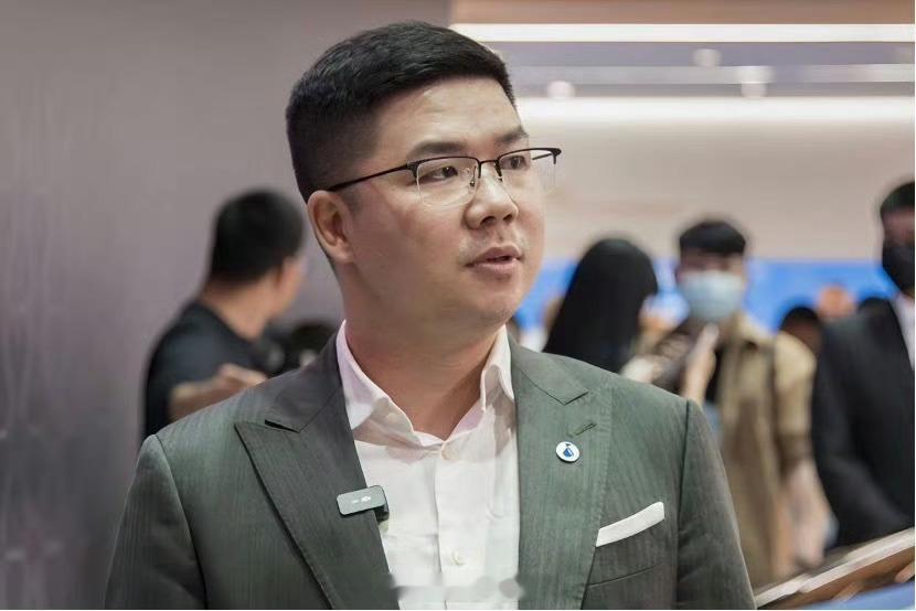 前比亚迪赵长江加入智界果然还是去智界了感觉智界如虎添翼！是不是明年可以支持一辆智