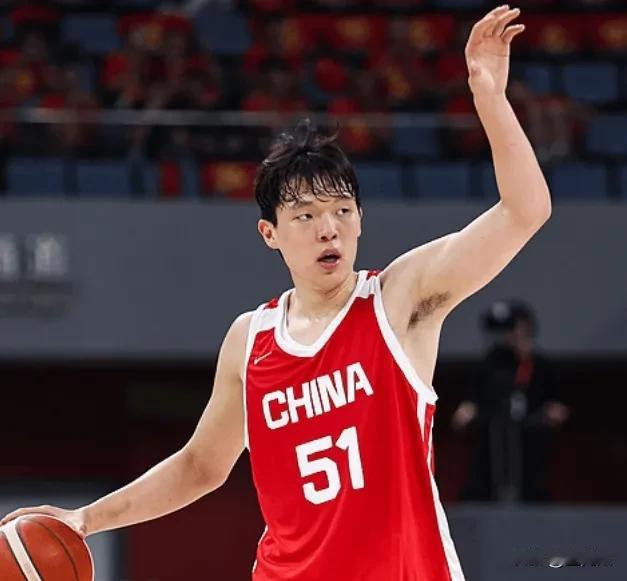 今晚这场热身赛过后，现在我终于明白姚明时期，中国男篮为什么每次都必须带刘炜了。因