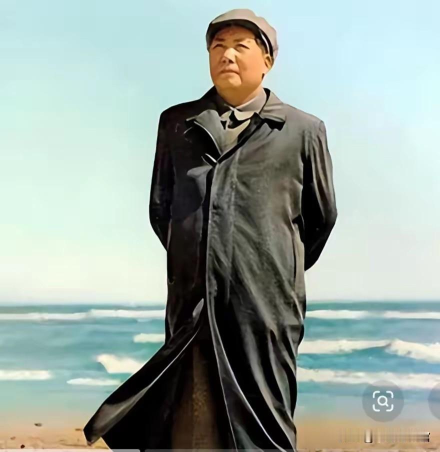 红日冉冉升，霞光万里凝。
一心昭日月，永世颂伟人。
