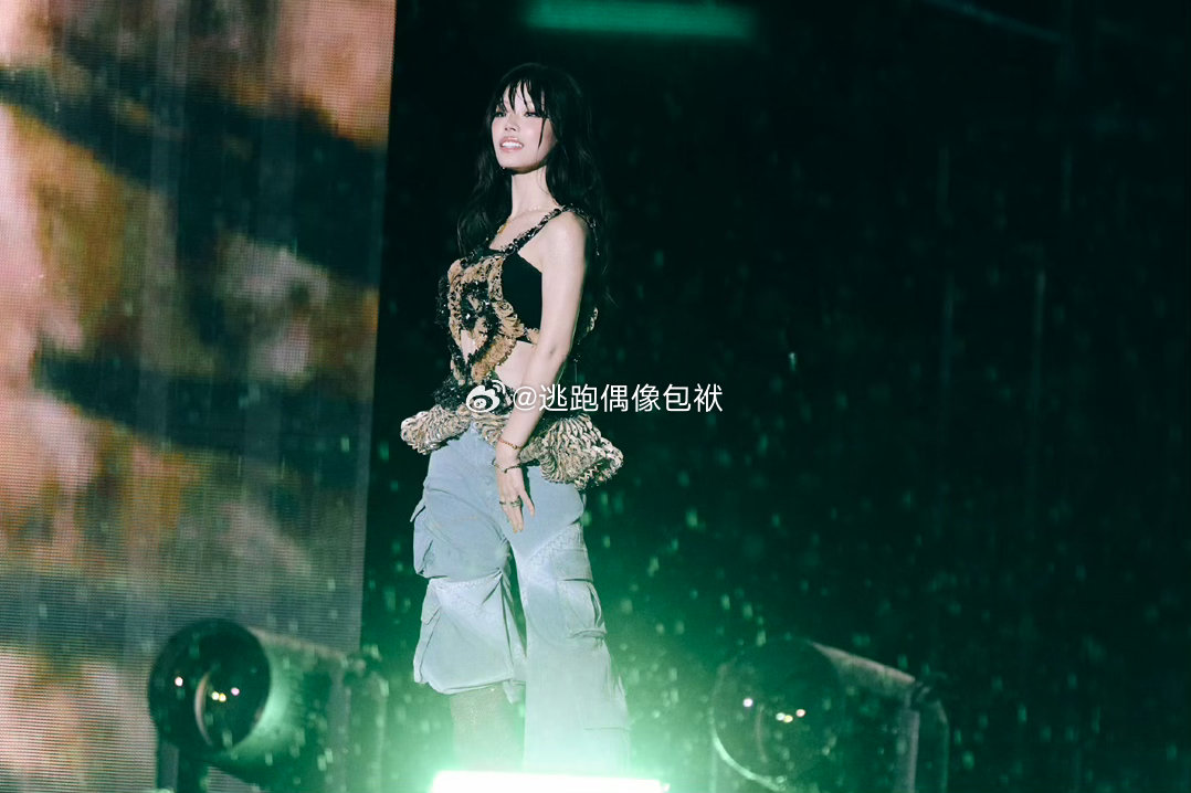 万妮达歌手市场万妮达歌手下沉市场歌手赛道的竞争中，万妮达走出了差异化市场路线，既