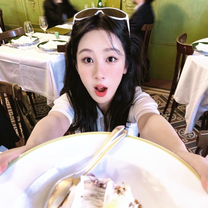 杨紫玉兰花开君再来 💜杨紫董竹君 我喜欢你，如微风徐徐，如温阳媚丽，如山间小溪