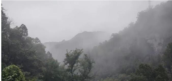 泪目！6 名退休老师去贵州旅游，突遇大雨，在一农户家躲雨，主人家做了 9 菜 1