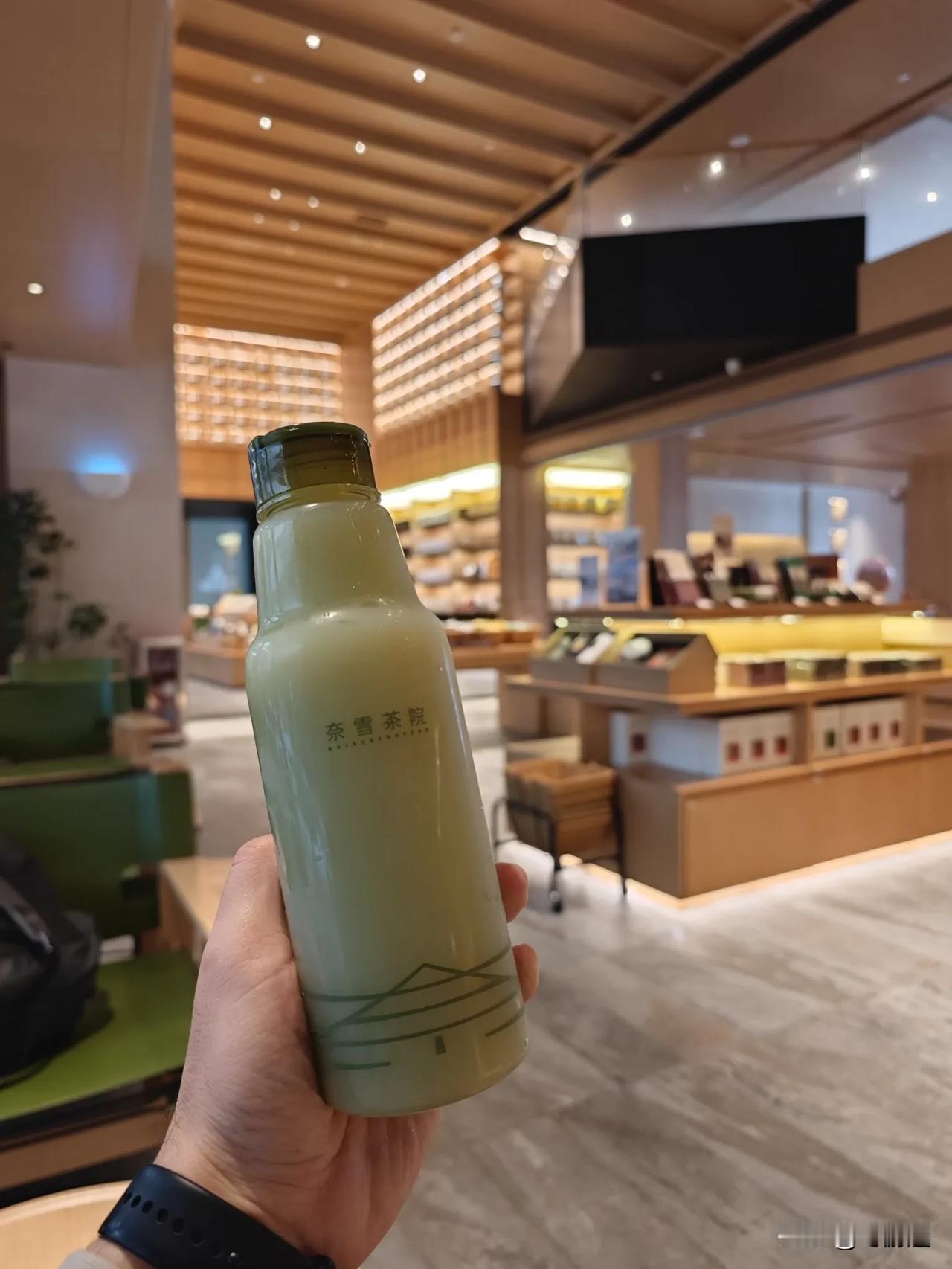 奈雪茶院，品中式茶馆，享惬意生活

在广州粤海天地新开的奈雪茶院，是奈雪的茶旗下