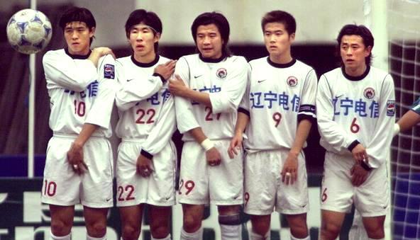 1999年的中国足坛，辽小虎无疑是最耀眼的存在。这群朝气蓬勃的年轻球员一路披荆斩