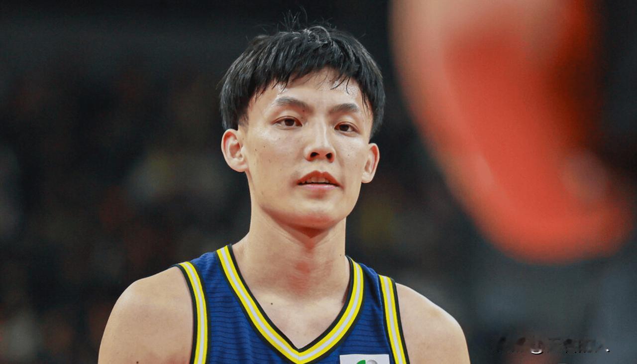 徐杰要背锅了，被廖三宁过掉抛投绝杀，徐杰状态全无被完爆

徐杰对位被打爆了，特别