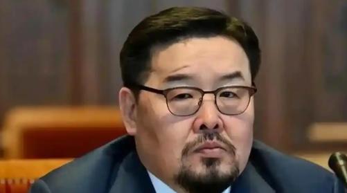 蒙古这次变化也太挺明显。新总理一上台，就当着中国的面，把边境上几十年的老问题集中