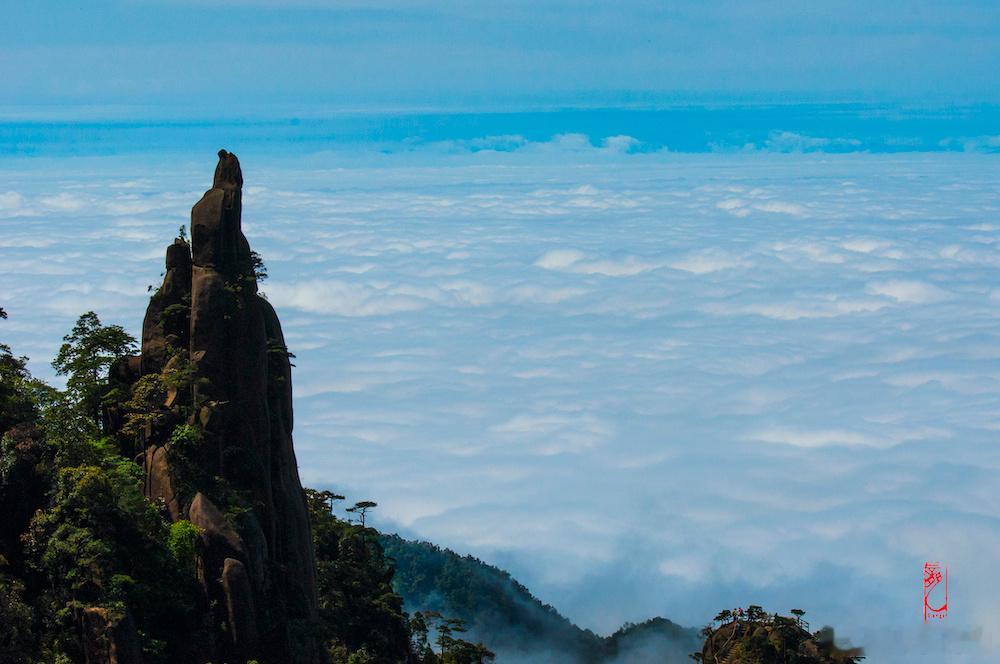 三清山自然幻境照进现实了  让世界爱上三清山  三清山是一个充满奇迹的地方，每一