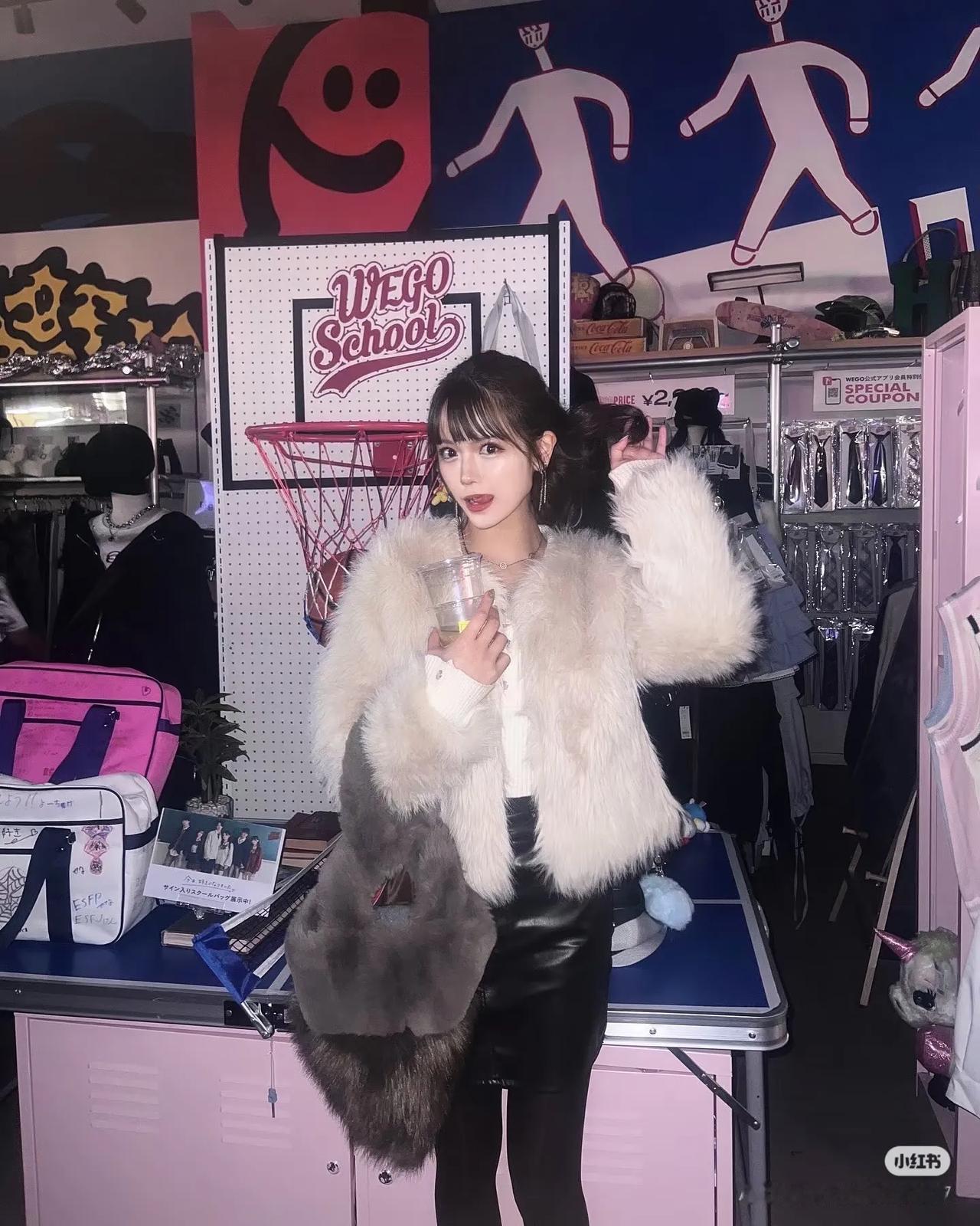 话说日本近几年就推出了许多颜值和气质都相当不错的新晋博主，而村山优香就是其中之一