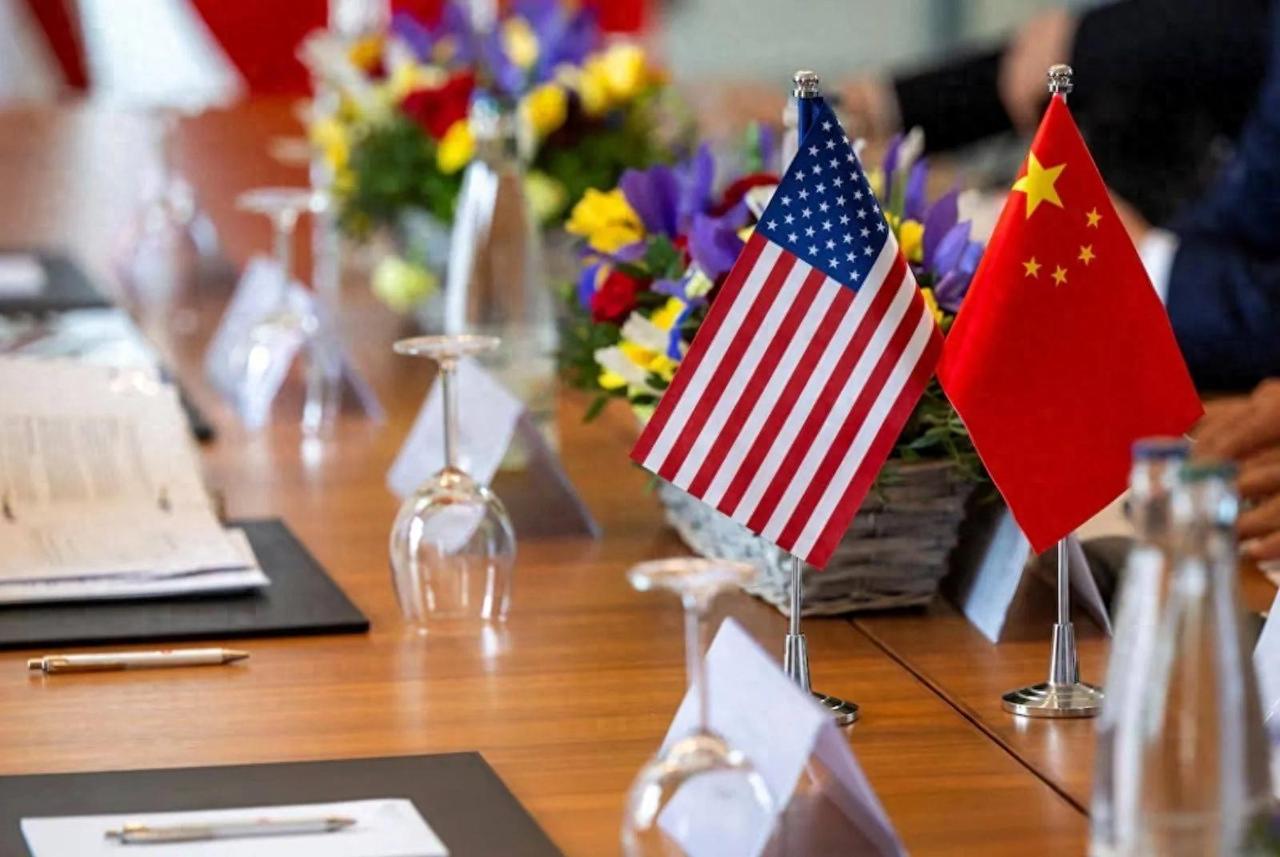 美国一边和中方谈对等降税，一边又挥舞关税大棒，这种“边谈边压”的两手操作，才是7