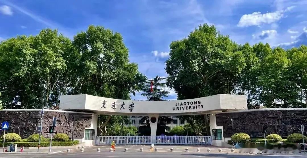 母校西安交通大学邀请我回西安参加今年128周年校庆，这是荣耀的时刻，大雁塔，兴庆