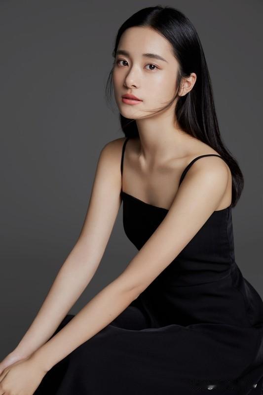 大学生恋爱本是件美好的事，但保护自己也很重要。很多女生在恋爱中受伤，是因为太缺爱