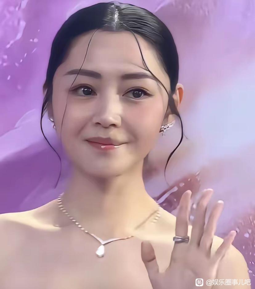 估计全网都在讨论卫诗雅这两根鲶鱼须子果然，网友的眼光是雪亮的，卫诗雅如果去掉那几