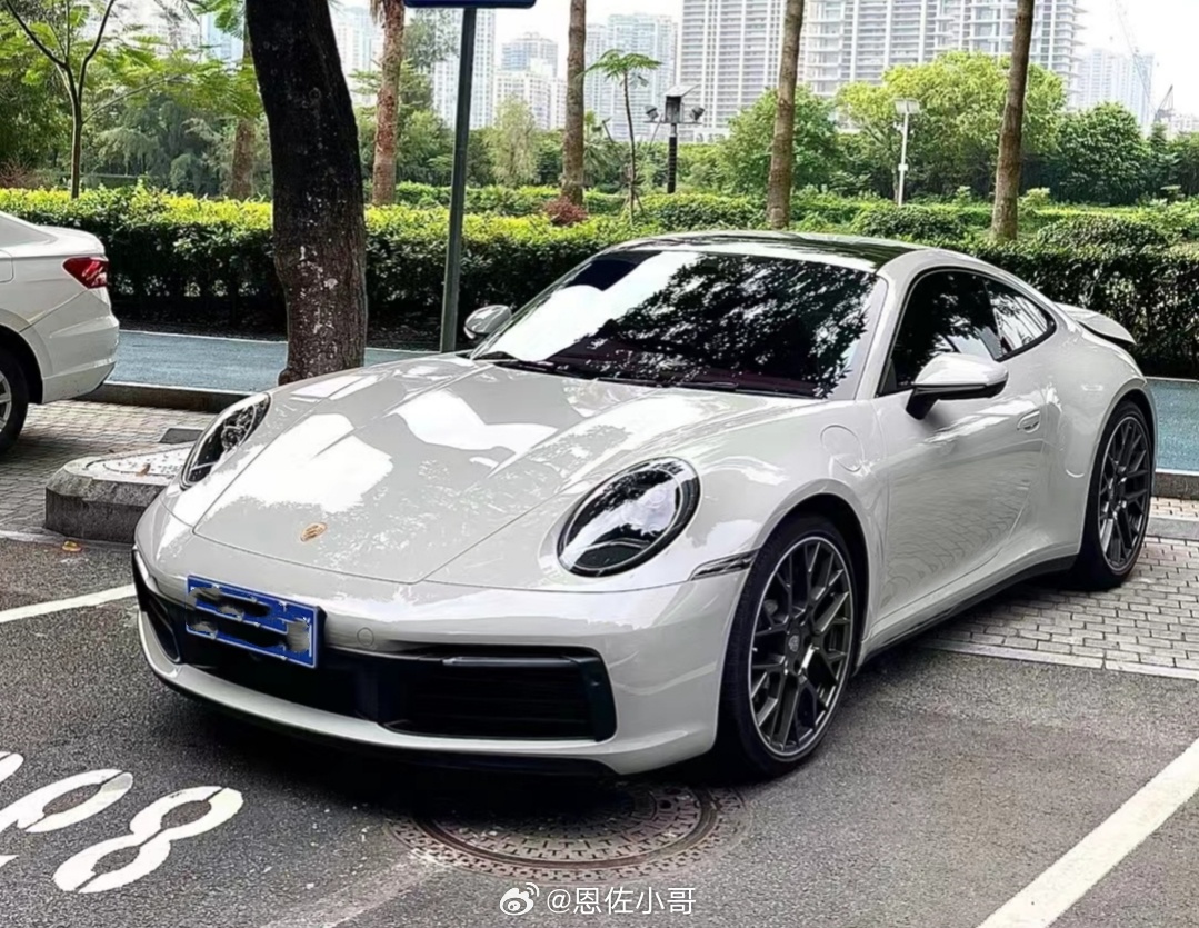 保时捷 911 Carrera 哑灰 准新车[酷]2021年7月上牌，仅行驶88
