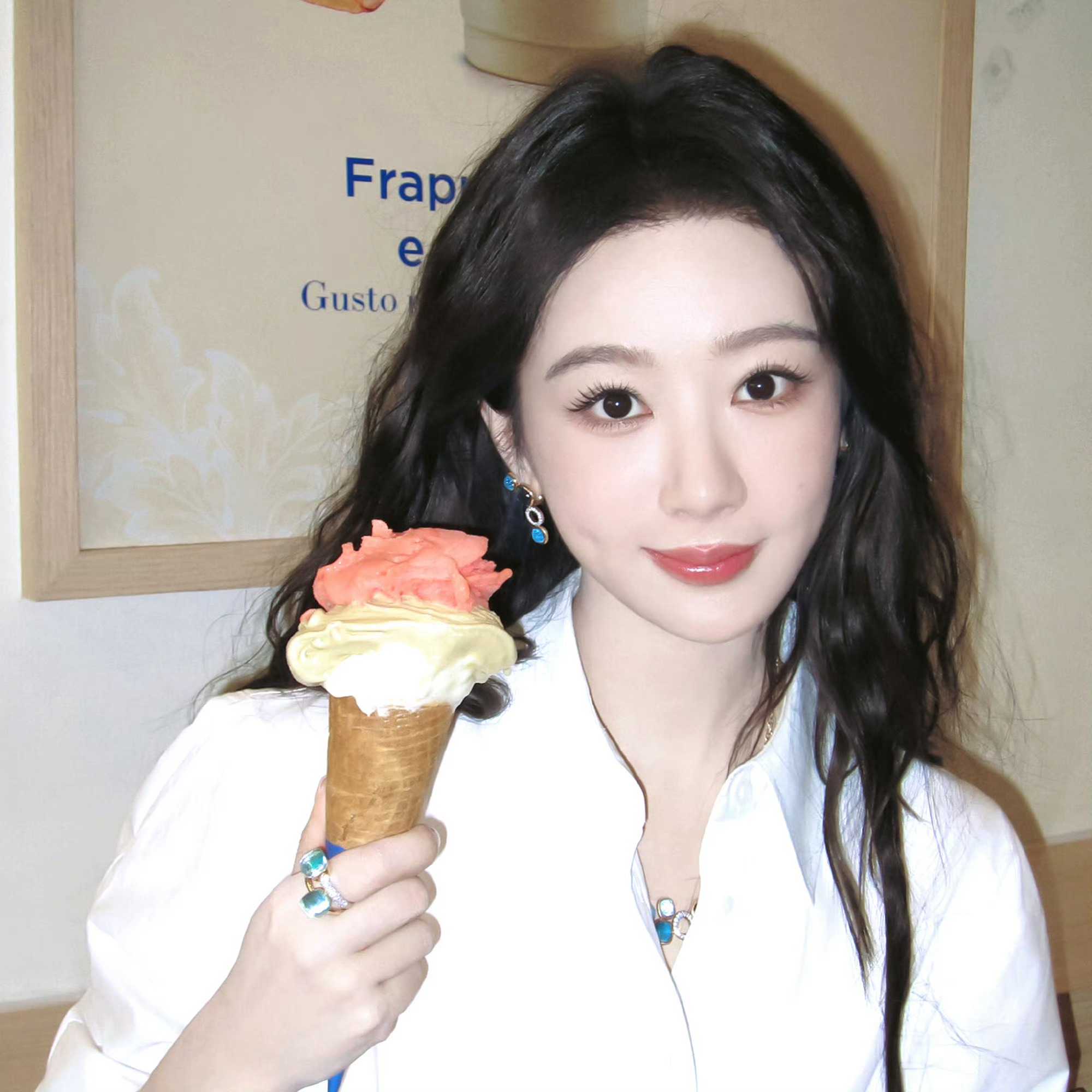 杨紫  yz杨紫董竹君 yz杨紫玉兰花开君再来 生命的意义本不在向外的寻取，而在