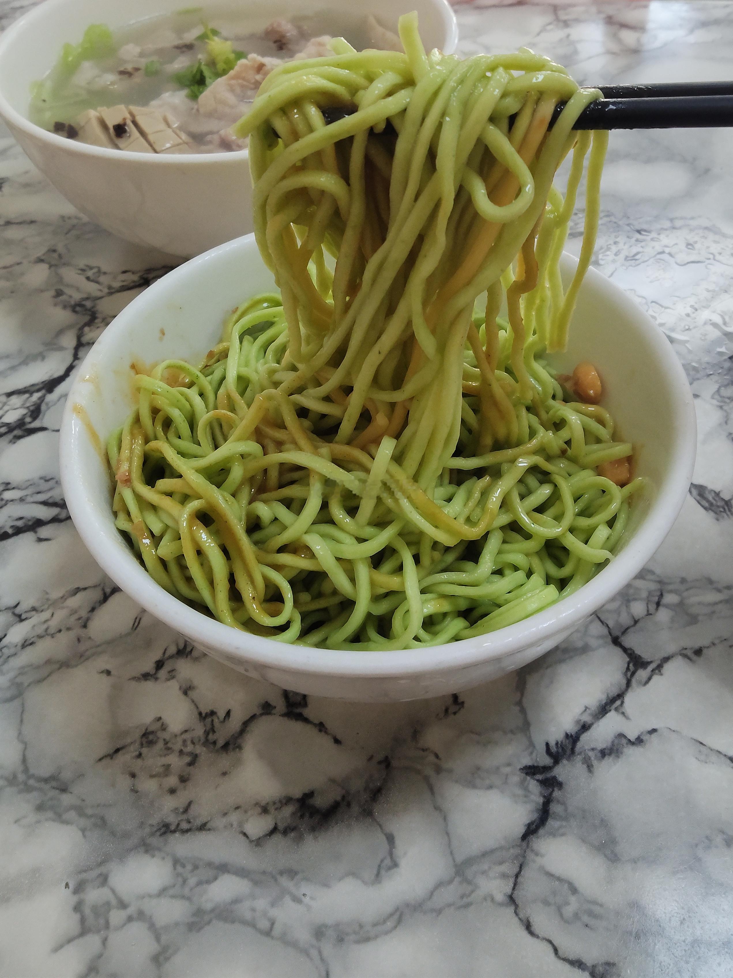 华山路汇翠花园北区楼下的濠味道蔬菜面，现在是真的很少见到蔬菜面了，原来我吃的几家