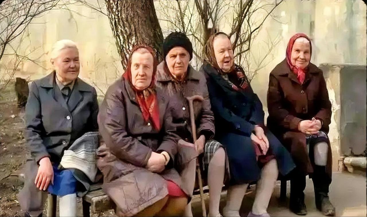 当年我们和美国都前往乌克兰挖掘技术人才。那时候我方给出的薪资待遇，账面条件整体比