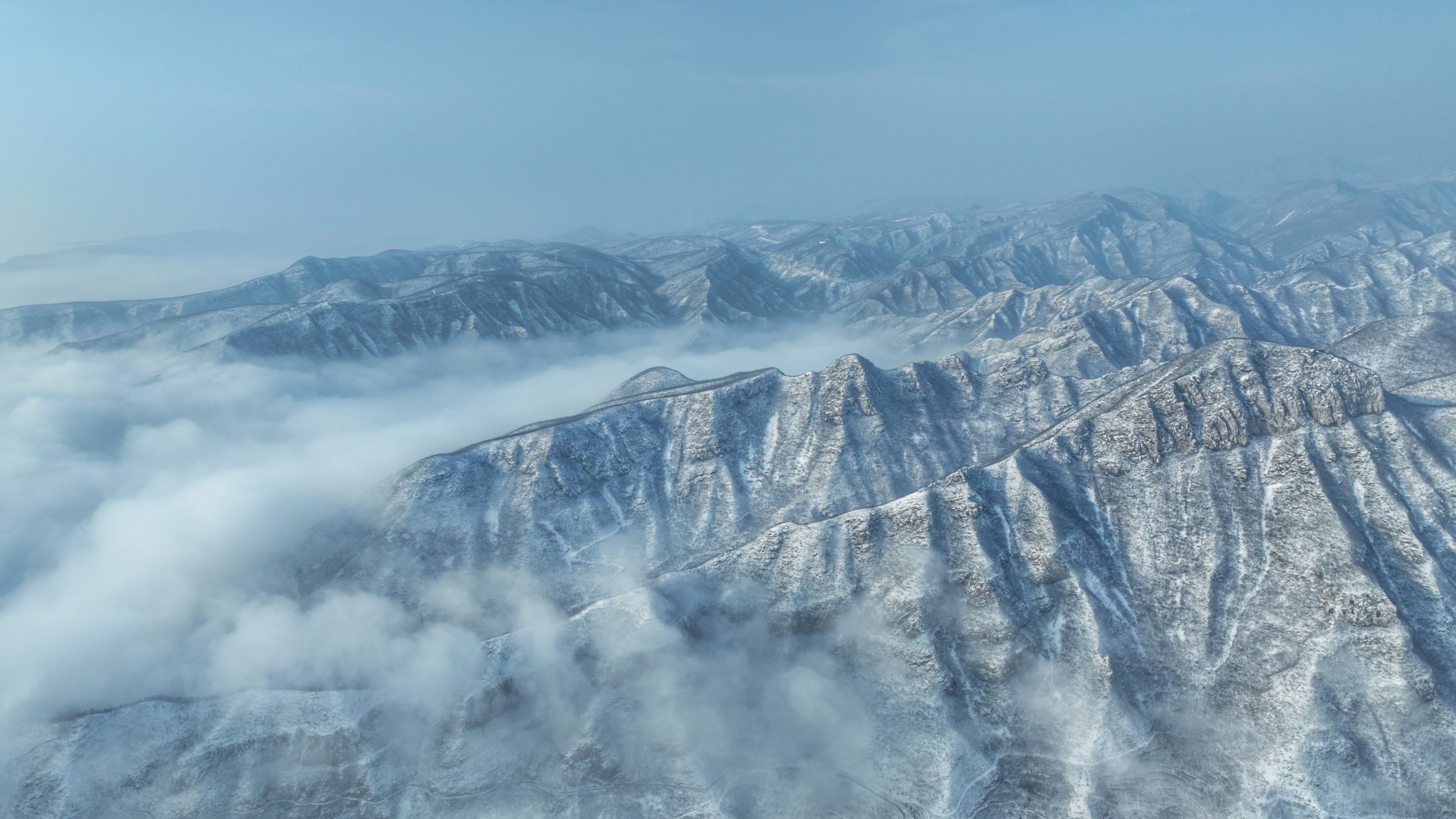 #云台山大雪已至# 唯美大片惊喜掉落！银装素裹，万山积玉，炉火正旺，喜气洋洋，期