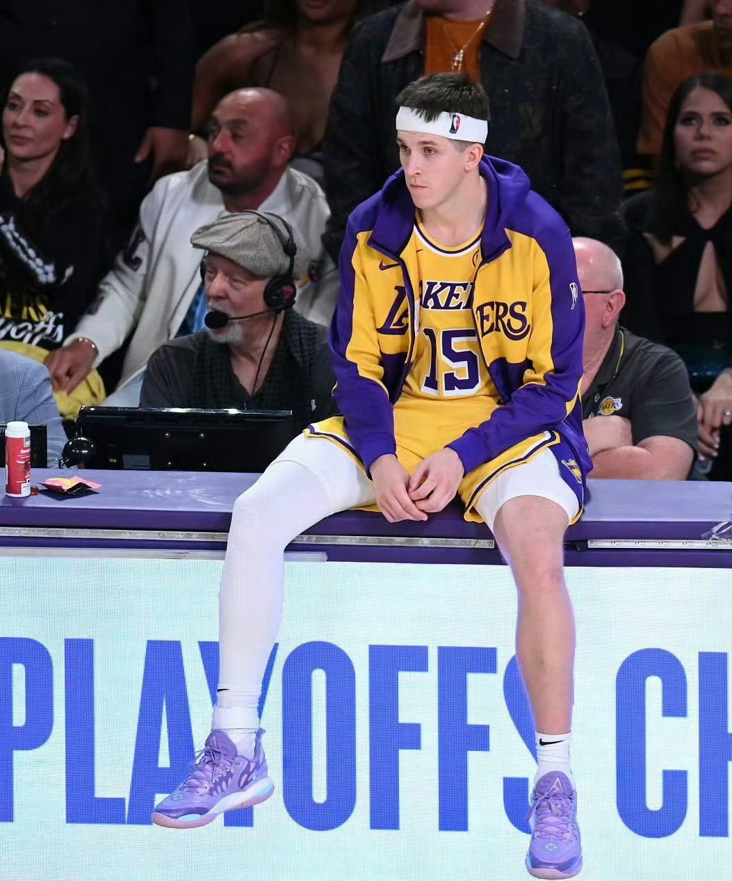 ESPN报道，里夫斯预计将与湖人续约，巩固他和东契奇的长期后场组合。​“一位高管