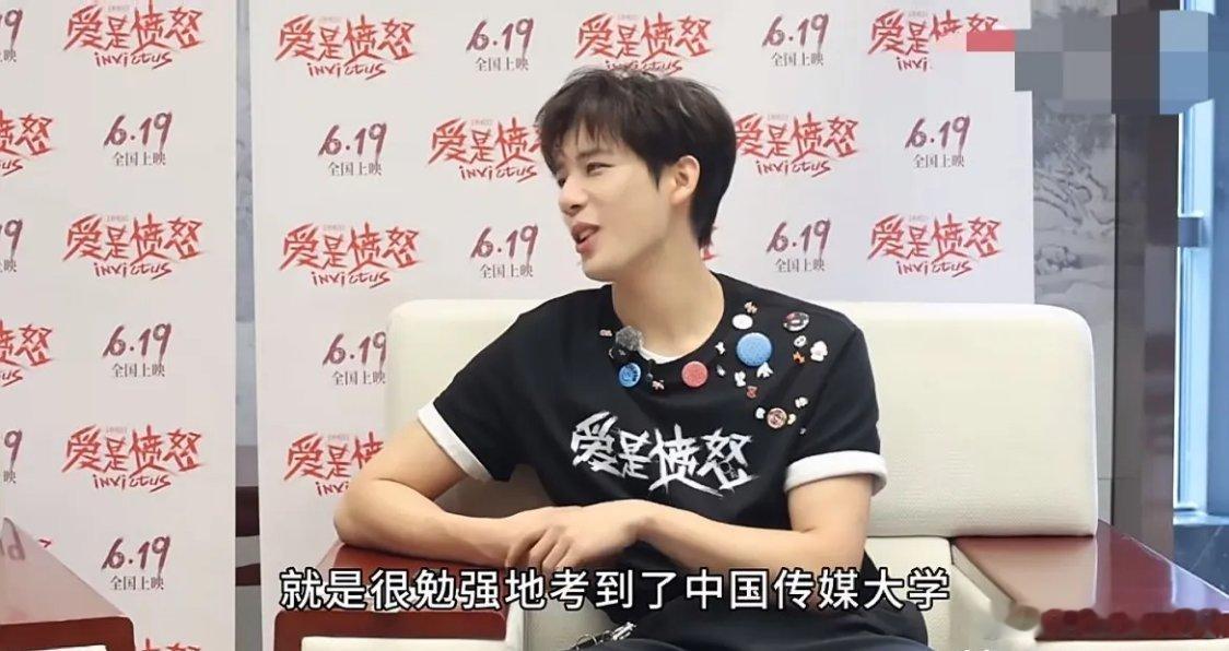 近日王安宇坦言自己是勉强考入中国传媒大学播音班，不难看出他是受白鹿学历争议影响，