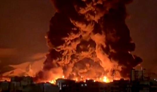 五枚导弹划破长空，四枚被生生拍落，剩下一枚却像长了眼一样，死死钉在了拉斯拉凡工业