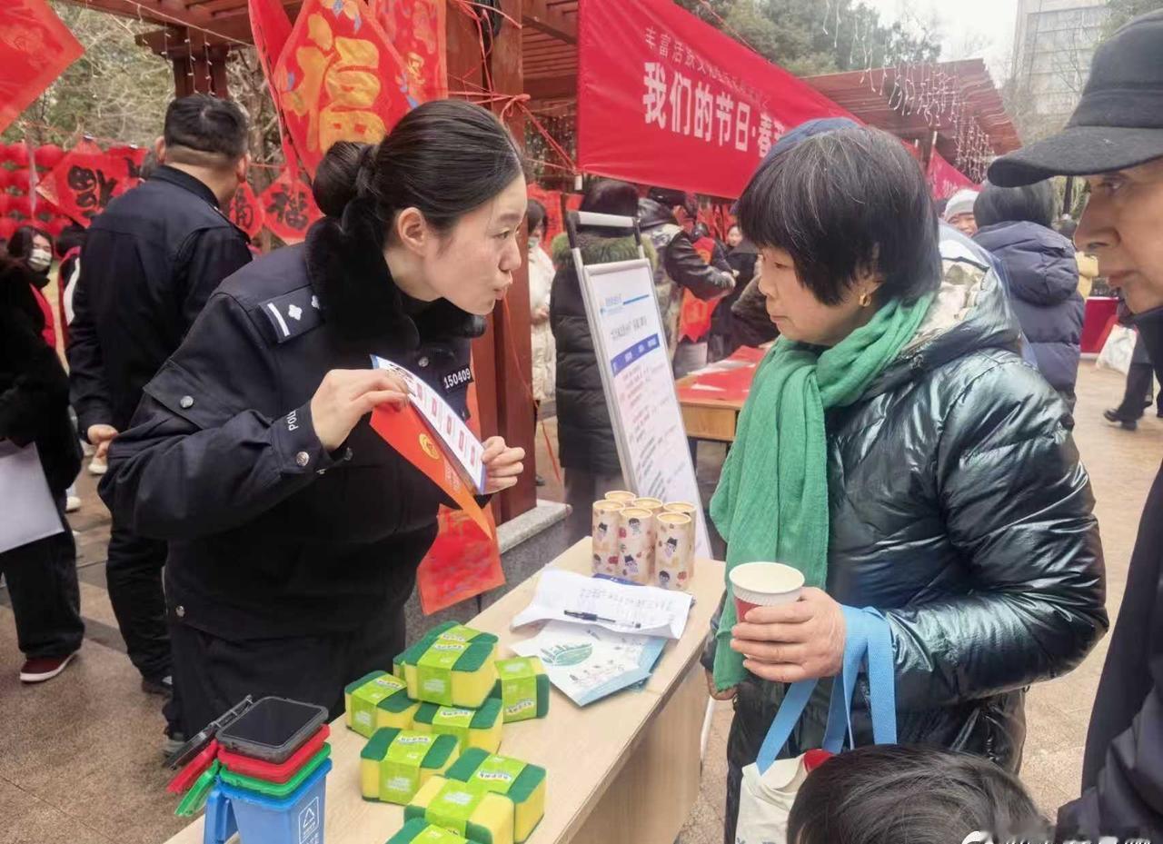 反诈同行护平安】高新区公安分局河海派出所联合世茂社区开展“迎春送福，平安反诈”主