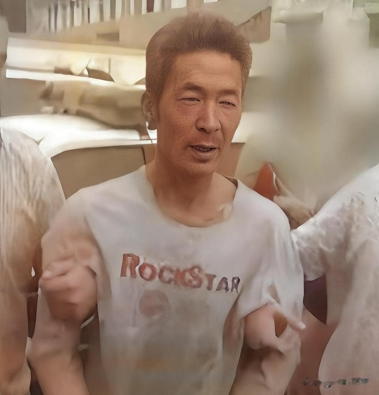 山西一果农打造地宫，将5名女子藏在地下，2003年才被发现。警察到现场后直呼：应