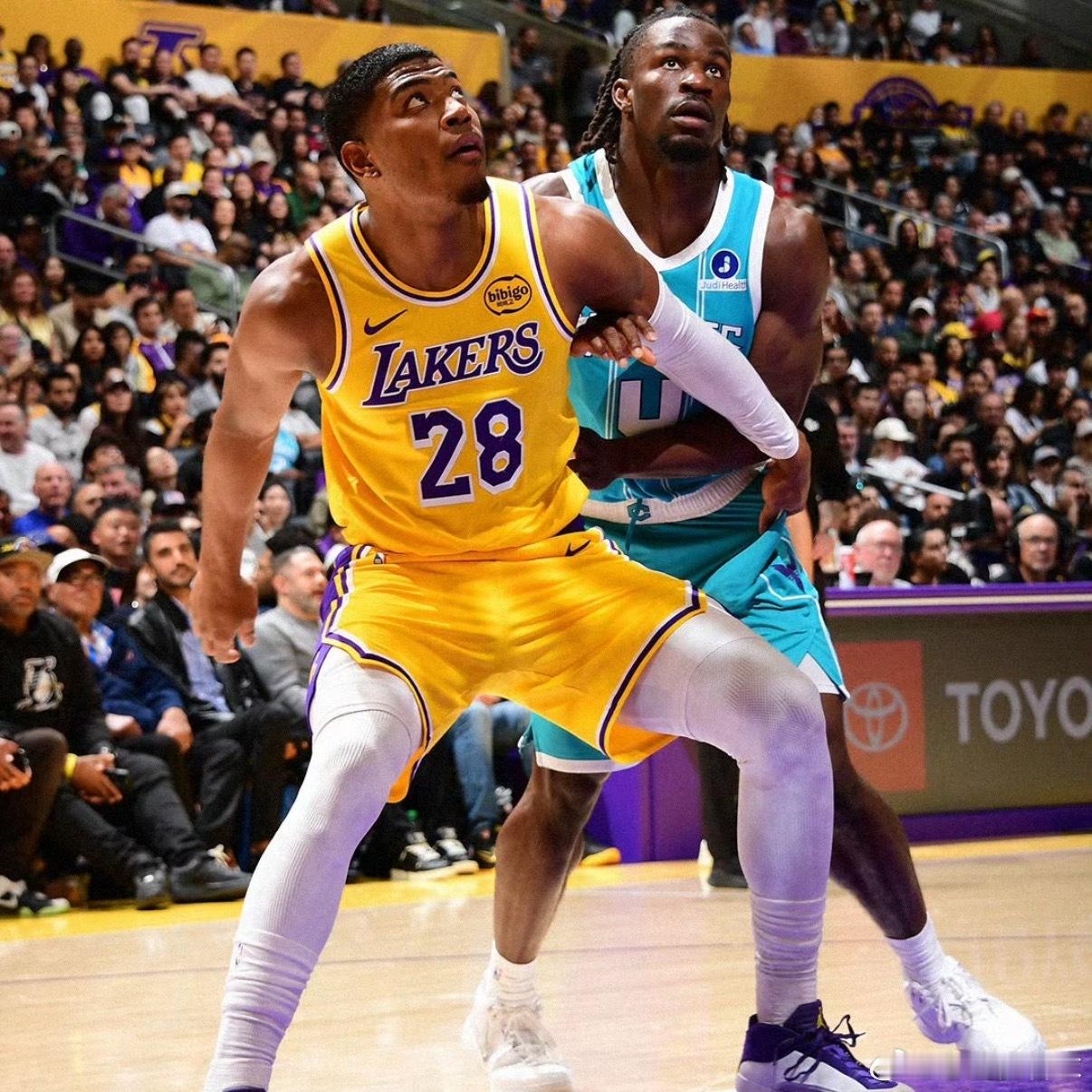 黄蜂vs湖人 湖人117-135不敌东部弱旅，东契奇39分、詹姆斯29+9+6难