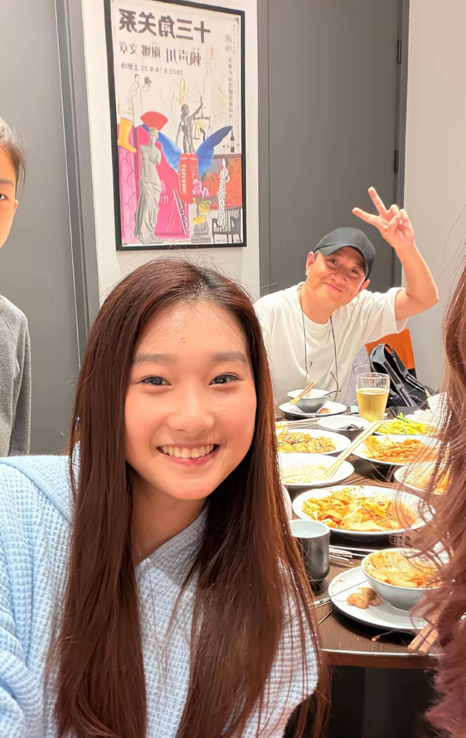 感觉文章开的饭店，还像那么回事吧！他和马伊琍的大女儿文君竹经常去他店里吃饭，还发